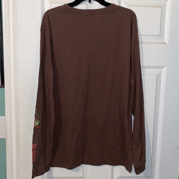 3/$30 Urban Heritage Dreams Shirt - Picture 3 of 7